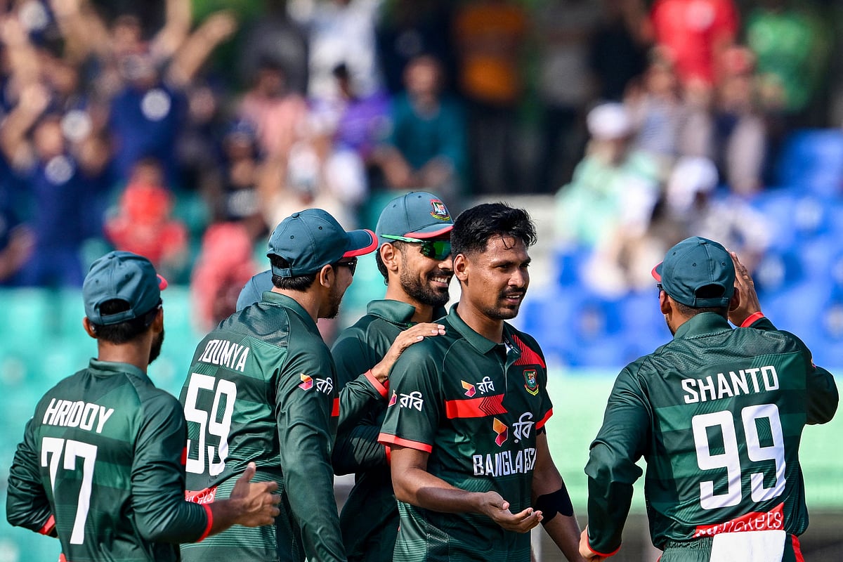 Bangladesh's Mustafizur Rahman (2R) celebrates with teammates after taking the wicket of New Zealand's Henry Nicholls during the third one-day international (ODI) cricket match between Bangladesh and New Zealand at the Bir Sreshtho Flight Lieutenant Matiur Rahman Stadium in Chittagong on April 23, 2026