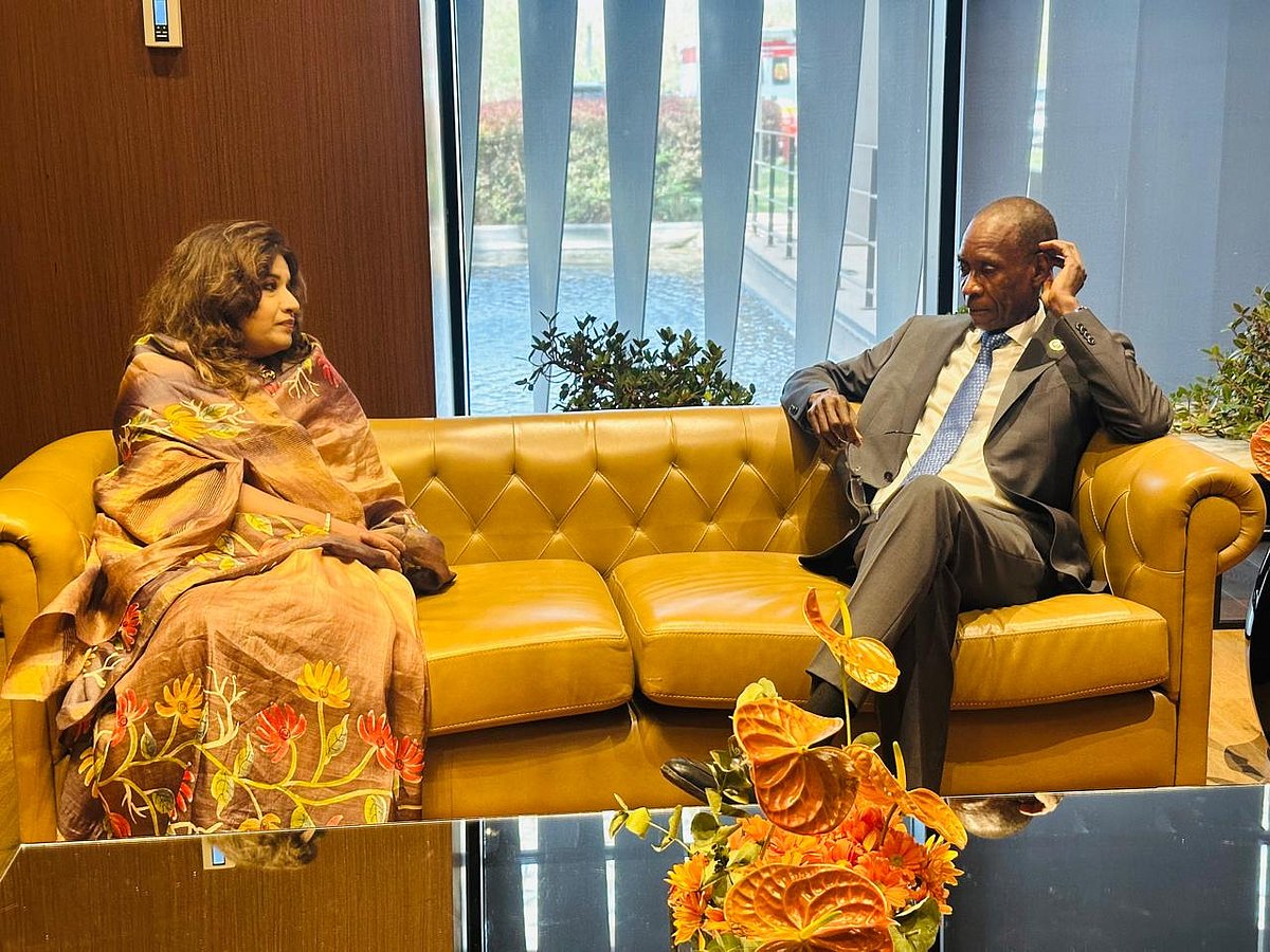 Shama Obaed during a bilateral Shama Obaed Islam, State Minister for Foreign Affairs on Tuesday holds a meeting with Cheikh Niang, Minister of African Integration, Foreign Affairs and Senegalese Abroad of the Republic of Senegal, in Africa in Dakar.