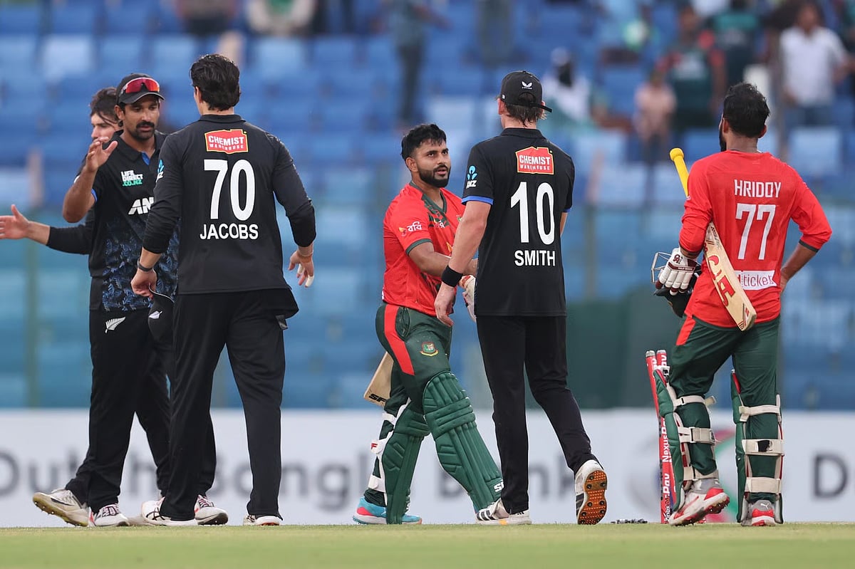 Bangladesh’s Shamim Patwari shakes hands with New Zealand’s Nathan Smith after Bangladesh beat New Zealand in the first game of the three-match T20 series at Bir Shrestha Shaheed Flight Lieutenant Matiur Rahman Stadium in Chattogram on 27 April 2026.