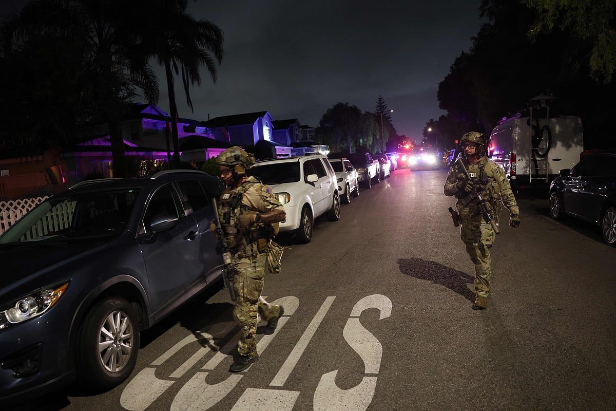 An FBI tactical team prepares to enter a house associated with the suspected White House Correspondents Dinner shooter in Torrance, California, on April 25, 2026. US President Donald Trump said April 25 he would give a press conference from the White House press briefing room, shortly after a shooting incident at a gala dinner in Washington. The press conference is set to take place shortly after 10 p.m. (0200 GMT), Trump wrote on his Truth Social platform, adding: "The First Lady, plus the Vice President, and all Cabinet members, are in perfect condition." (Photo by Patrick T. Fallon / AFP)