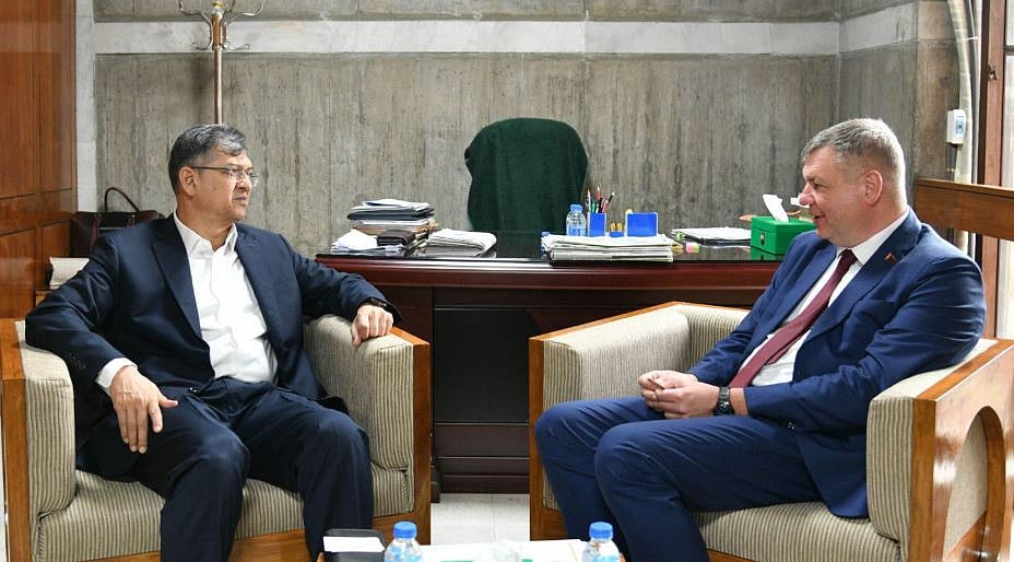 Belarus’s non-resident Ambassador Mikhail Kasko calls on Home Minister Salahuddin Ahmed at the latter’s office in Jatiya Sangsad on 29 April 2026