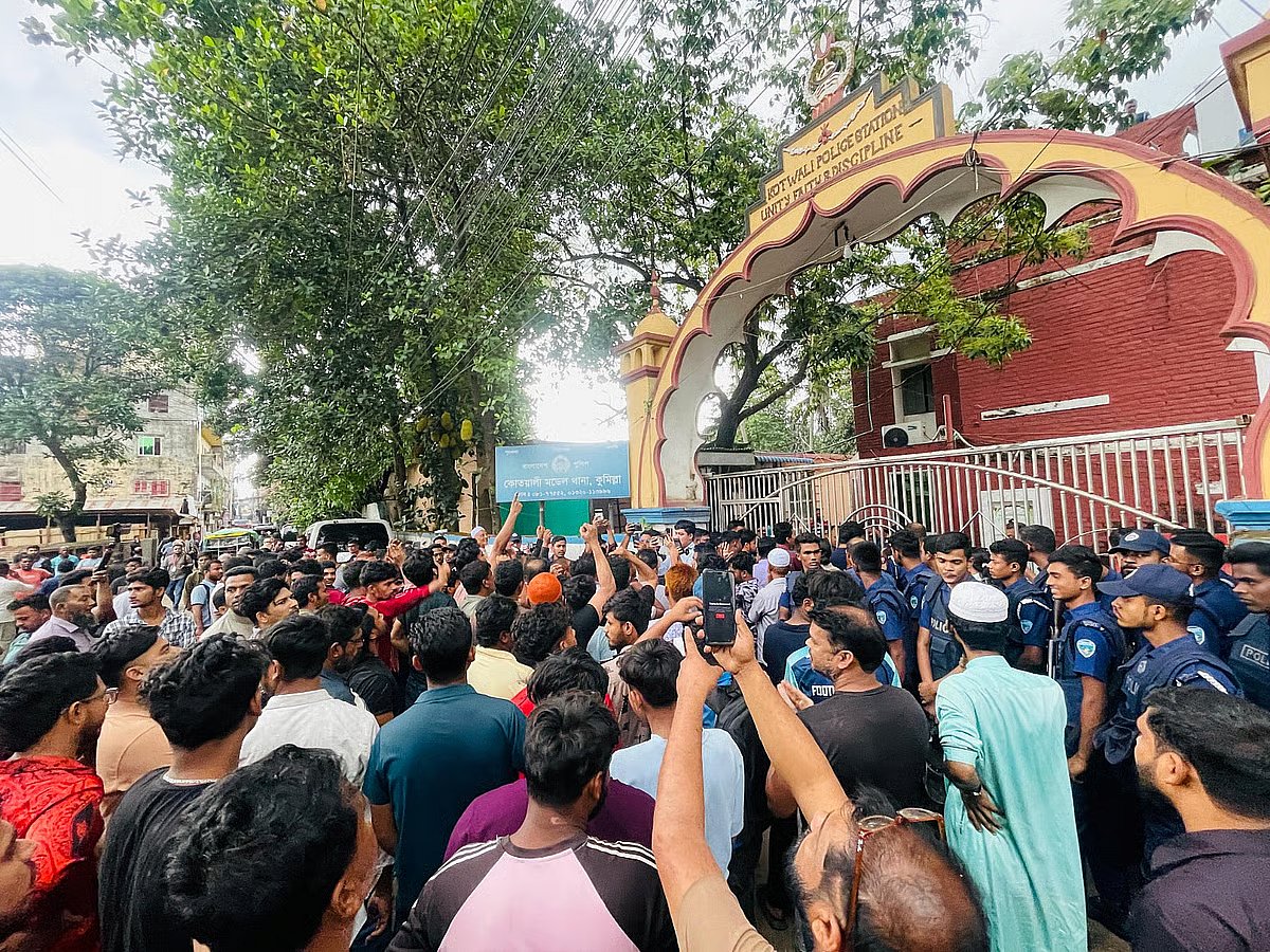 Police detained Rezaul Kaiyum, president of the BNP’s Adarsha Sadar upazila unit in Comilla. In protest, party leaders, activists, and supporters have surrounded Cumilla Kotwali Model police station on 3 May 2026