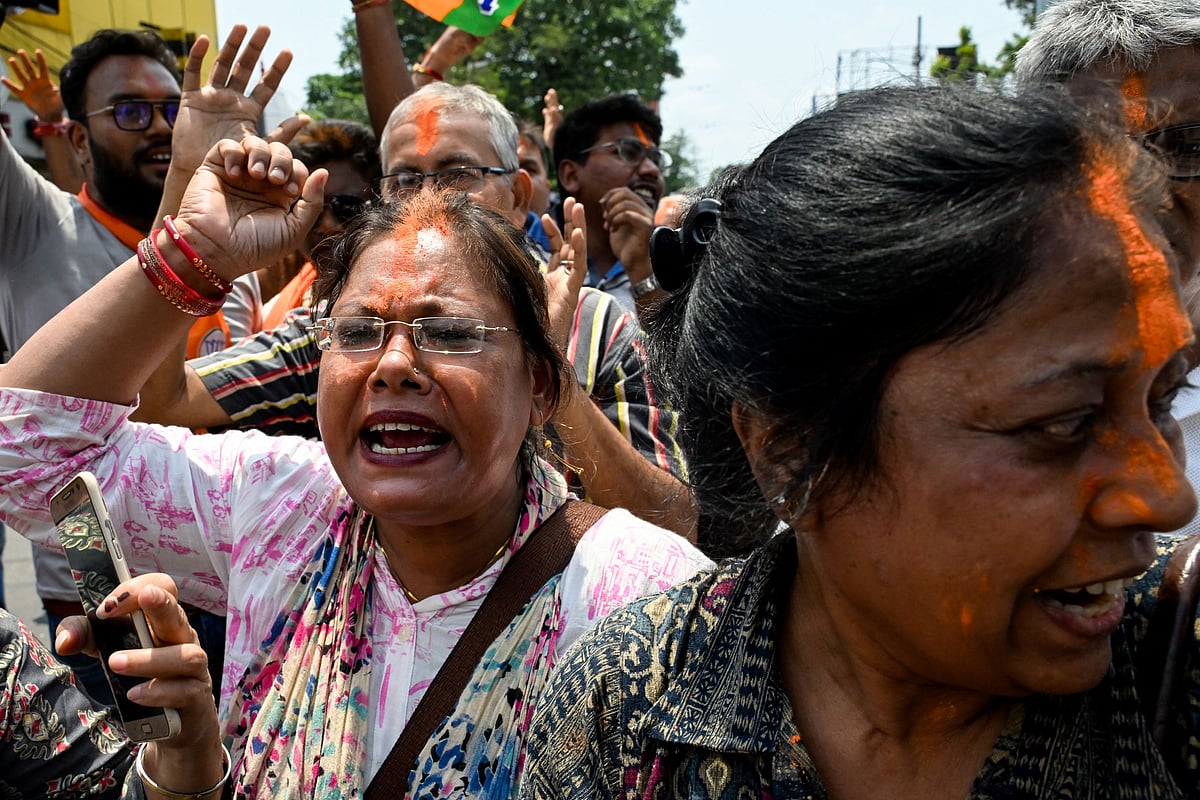 Bharatiya Janata Party (BJP) supporters celebrate near the residence of West Bengal chief minister and All India Trinamool Congress (TMC) party chairperson Mamata Banerjee, along a street near her residence in Kolkata on 4 May 2026 during vote counting for the West Bengal Legislative Assembly elections