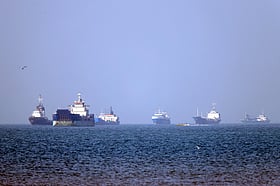 Oil Prices Decline Over 4% Following US-Iran Deal on Hormuz Opening