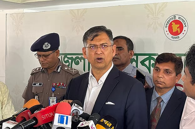 After the deputy commissioners' conference session related to the Ministry of Home Affairs at the Osmani Memorial Auditorium in Dhaka today, Wednesday, Home Minister Salahuddin Ahmed faced the journalists.