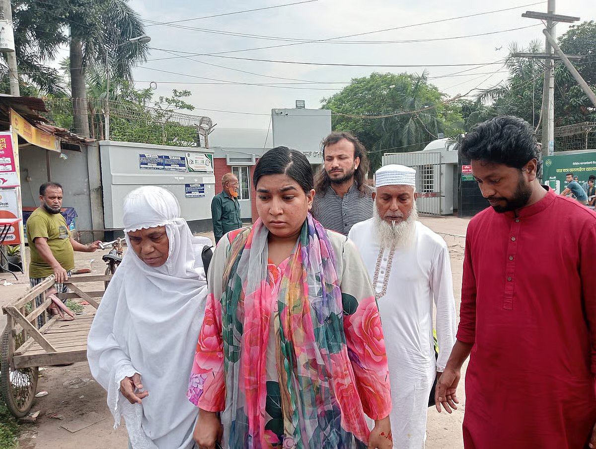 Sheikh Tasnim Afroz (Emi) walks out of prison after being released on bail. Photo taken in Kashimpur, Gazipur on 7 May 2026.