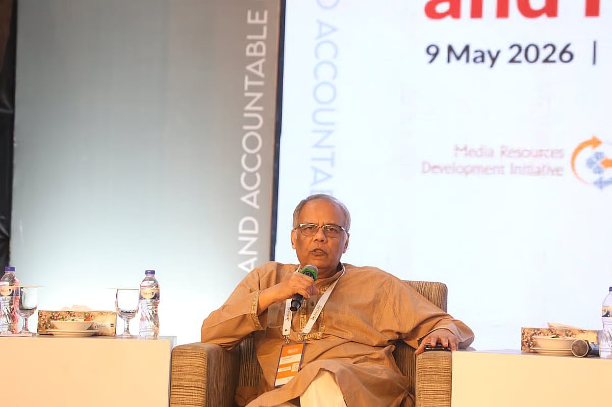 Consulting editor of The Daily Star Kamal Ahmed deliveres the opening speech at the morning session of the final day of the 'Bangladesh Journalism Conference 2026' at a hotel in Dhaka on 9 May 2026.
