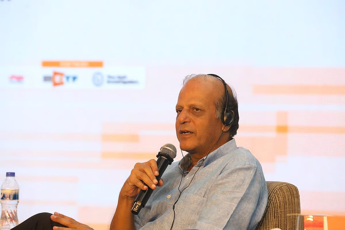 Zaffar Abbas, editor of Dawn, speaks at the second session of the 'Bangladesh Journalism Conference 2026' at a hotel in Dhaka on 9 May 2026. The two-day international conference has been organised by Media Resources Development Initiative (MRDI).