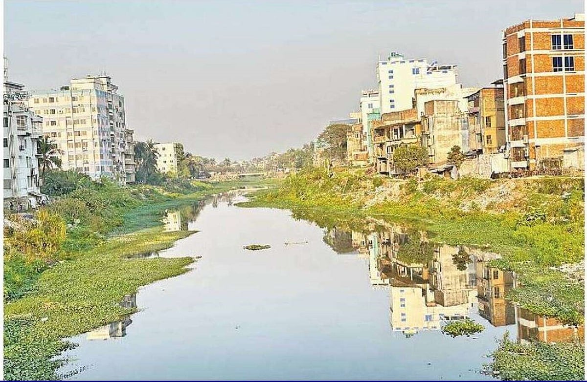 In this country, anyone can purchase land along a riverbank and construct virtually any kind of structure there.