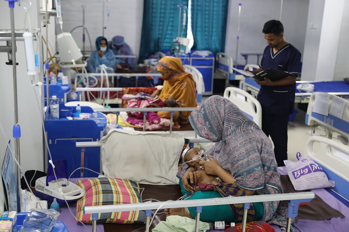 Children with measles undergo treatment in the PICU at the Bangladesh Neonatal Hospital, Signboard, Narayanganj on 13 May 2026. 