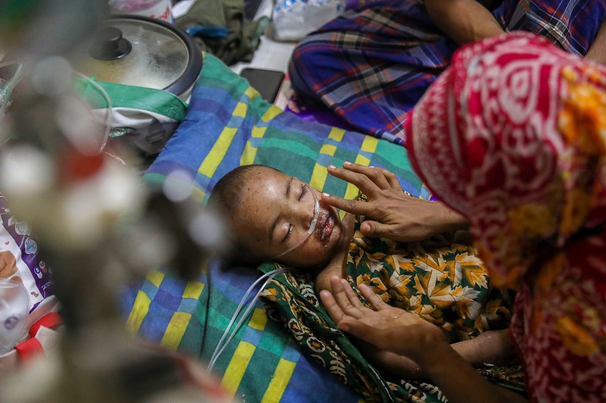 Measles-infected 18-month-old toddler finally moved to ICU after hours on hospital floor. The photo is taken at the Infectious Diseases Hospital in Dhaka on 15 May 2026