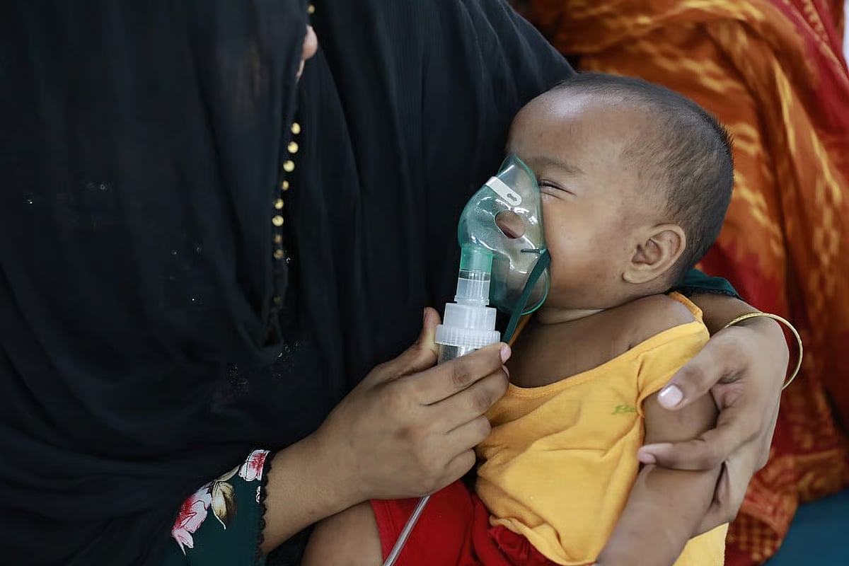 A measles-infected child is being nebulised at the DNCC Hospital in Mohakhali, Dhaka, on 20 May 2026.