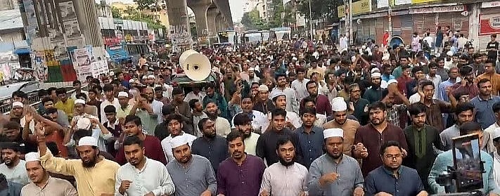 Protests are under way at the Mirpur-10 Roundabout, Dhaka demanding the execution of the killer in the child rape and murder case, while also protesting against the deterioration of the country’s law-and-order situation. The photo was taken at around 3:00 pm today, 22 May 2026