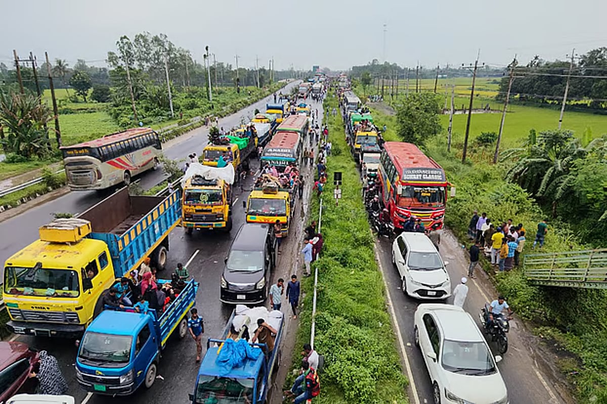 Severe traffic congestion near Jamuna Bridge, vehicles crawling along a ...