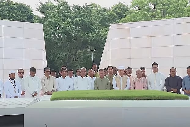 Prime Minister Tarique Rahman, along with party leaders and activists, pay respects at the graves of former president Ziaur Rahman and former prime minister Khaleda Zia.
At Zia Udyan, Sher-e-Bangla Nagar, Dhaka.