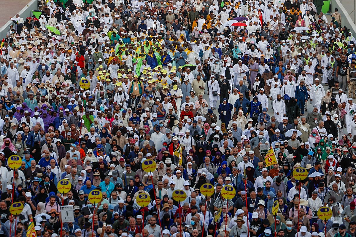 Muslim pilgrims walk on the second day of the stoning ritual, during the annual hajj pilgrimage in Mina, Saudi Arabia, 28 May, 2026.