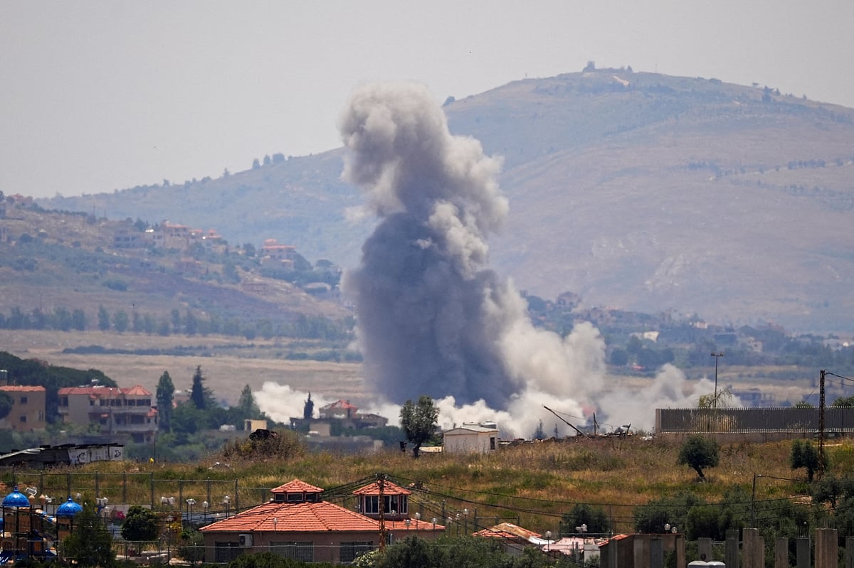 Smoke billows from southern Lebanon, following Israeli strikes, as seen from Nabatieh, Lebanon, on 31 May, 2026