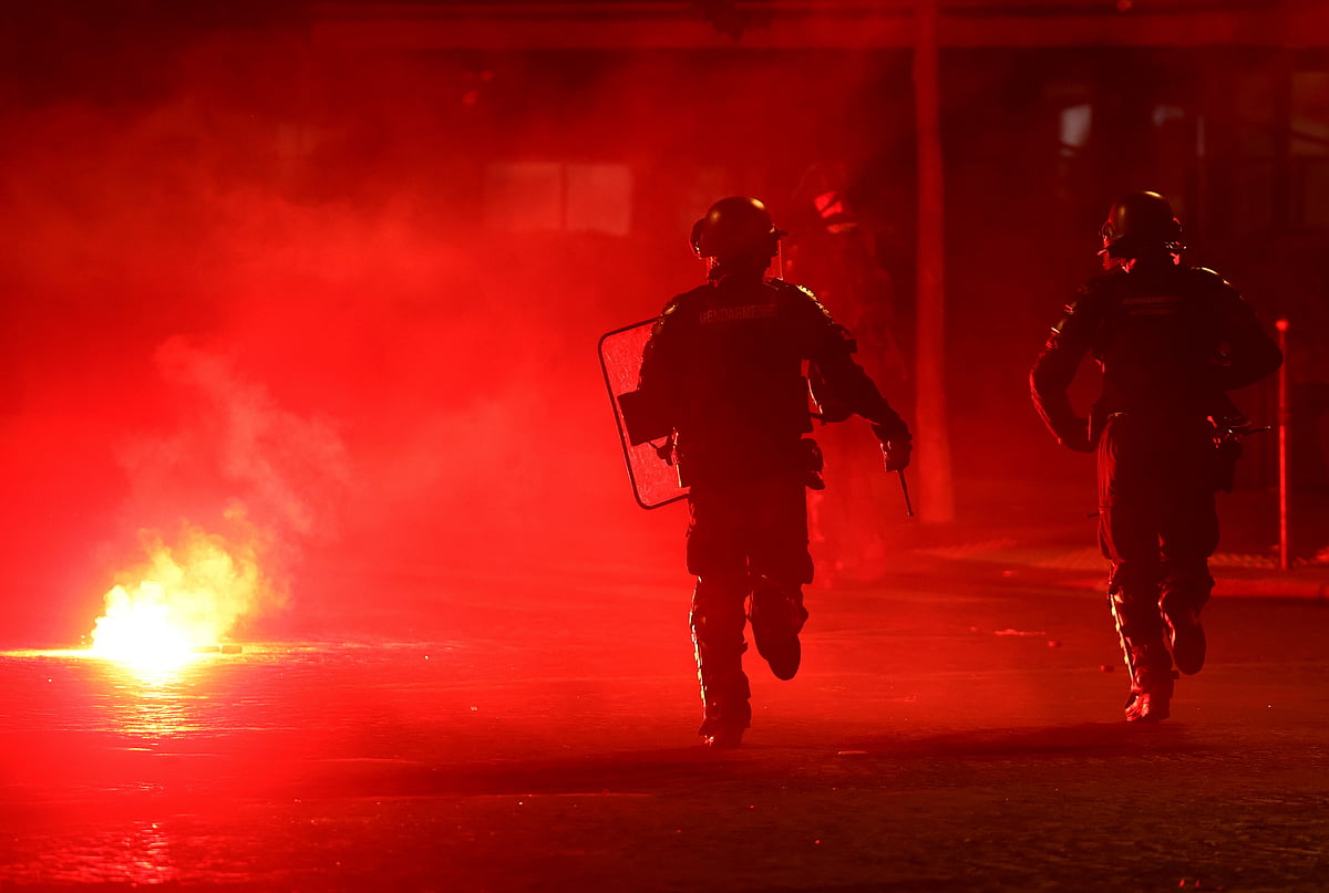 Police officers protect themselves from a flare after Paris St Germain won the UEFA Champions League. Phot taken in Paris, France on 31 May, 2026.