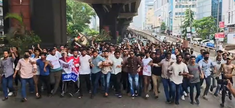 Leaders and activists of the banned Bangladesh Chhatra League bring out a procession in the GEC intersection area of Chattogram on 1 June 2026.