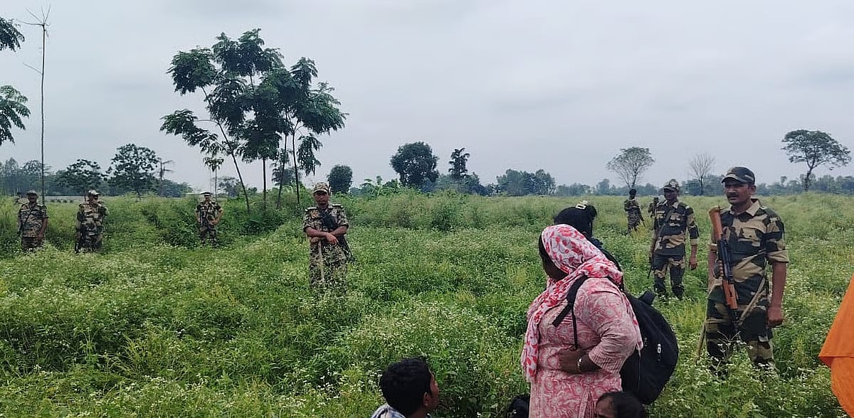 BGB abd BSF officials engaged in a heated debate over push-in attempts by India's BSF members along the Bangladesh-India border that falls under the jurisdiction of Durgapur BOP at Aditmari, Lalmonirhat. THe photo is taken oin the morning of 5 June 2026