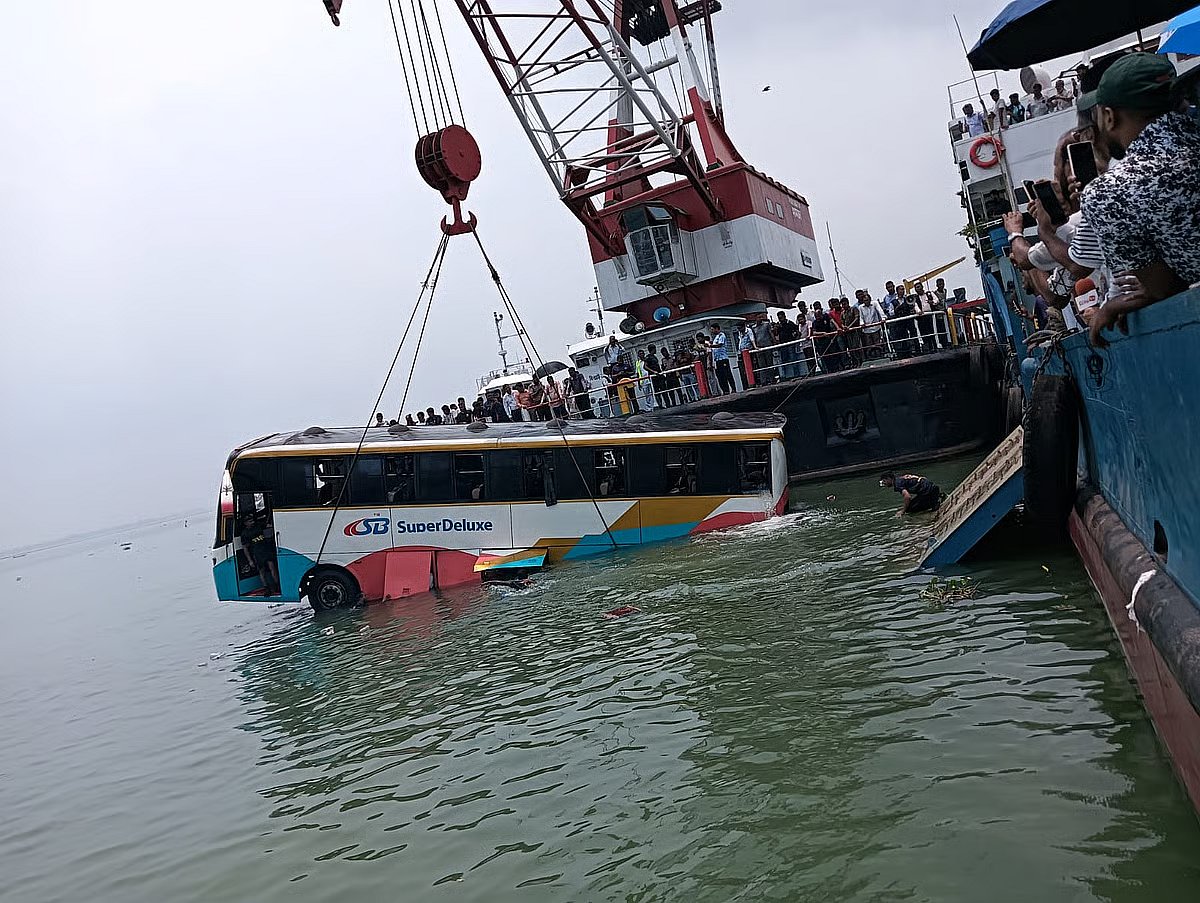 The passenger bus that plunged into the Padma River at Daulatdia ferry terminal in Goalanda has been recovered. The recovery operation was carried out at Ghat No. 7 at around 11:45 am on 5 June 2026.