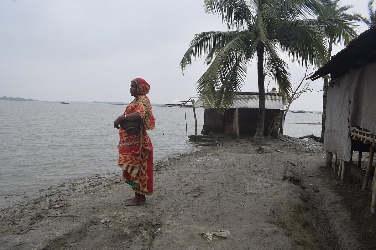 Many coastal families, faced with repeated cyclones, live in extreme crisis. There is no rehabilitation assistance for them. Photo of Pratapnagar in Asashuni Upazila of Satkhira