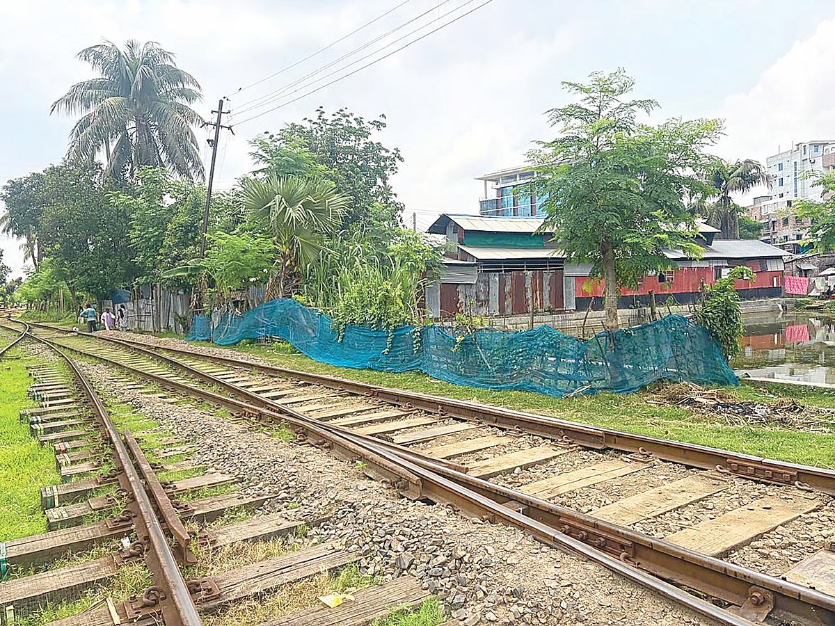 A sweets factory and other business establishments have been built on land adjacent to the railway quarters on the south side of the Khulna Junction Railway Station building. The construction of such structures disrupt the station's normal operations. 