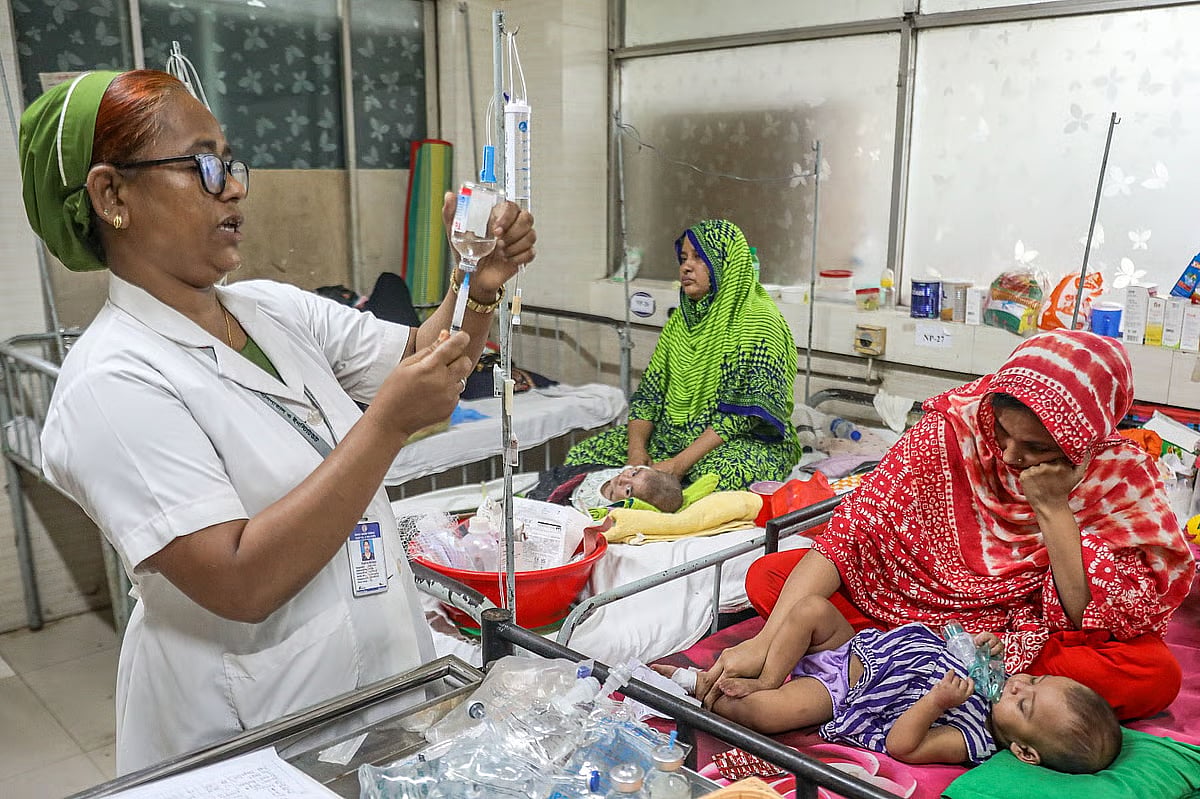 Children are receiving treatment for measles and measles-like symptoms at Bangladesh Shishu Hospital. The photograph was taken on 7 June 