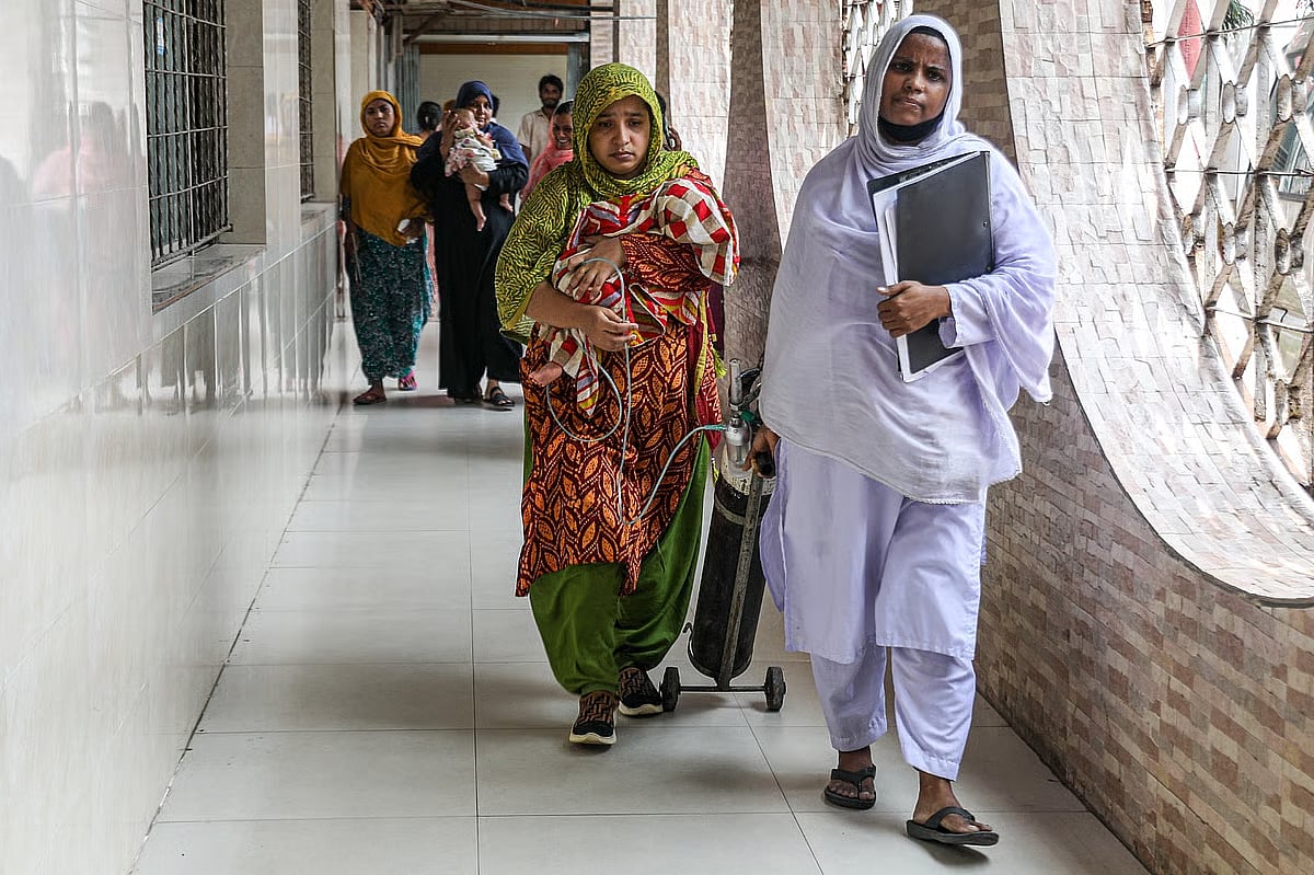 Children suffering from measles and measles-like symptoms receive treatment at a hospital. Photo taken at Bangladesh Shishu Hospital on 7 June 2026.
