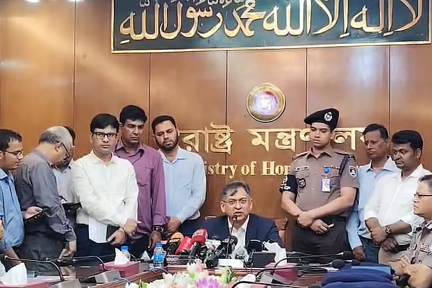Home Minister Salahuddin Ahmed speaks to journalists at the Ministry of Home Affairs conference room at the Secretariat on Monday. Photo: Prothom Alo\I