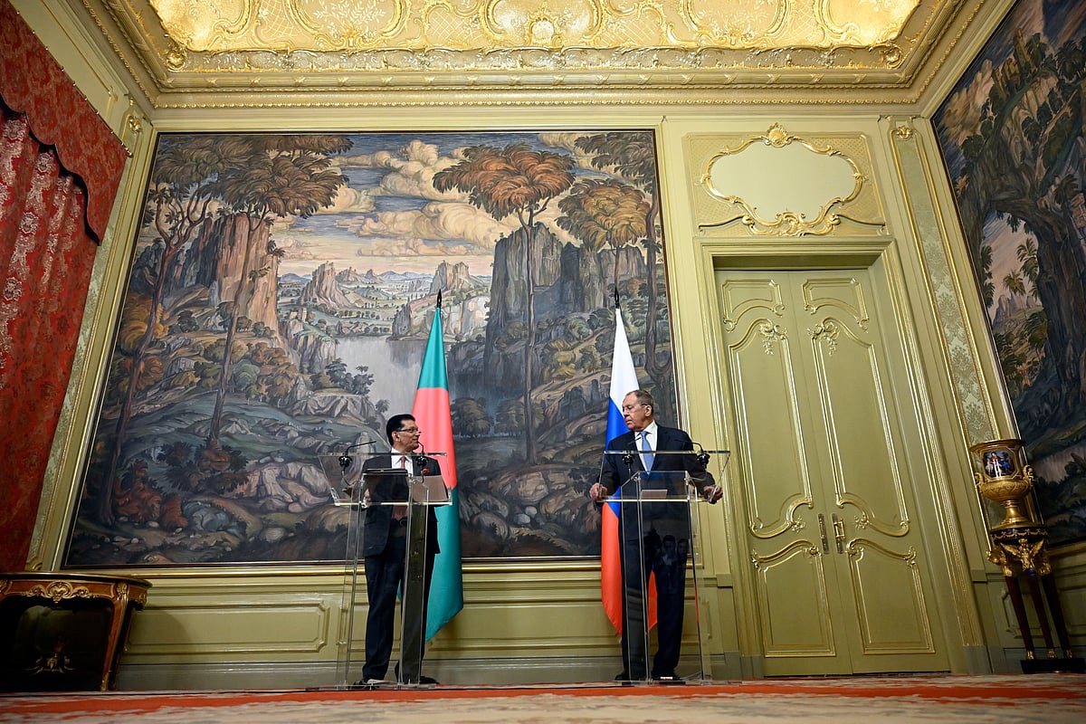 Russian Foreign Minister Sergei Lavrov and Bangladeshi Foreign Minister Khalilur Rahman attend a press conference following their talks in Moscow, Russia, 8 June 2026.