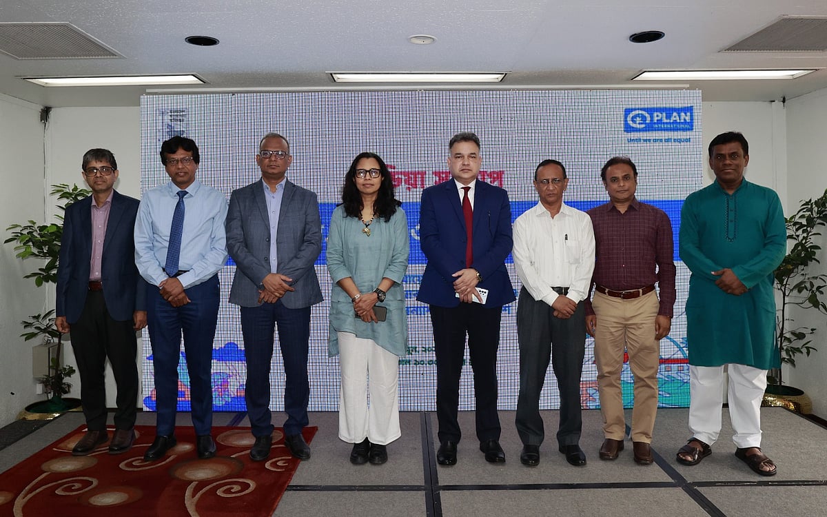 Guests at the media dialogue at the Pan Pacific Sonargaon Hotel on 11 June.