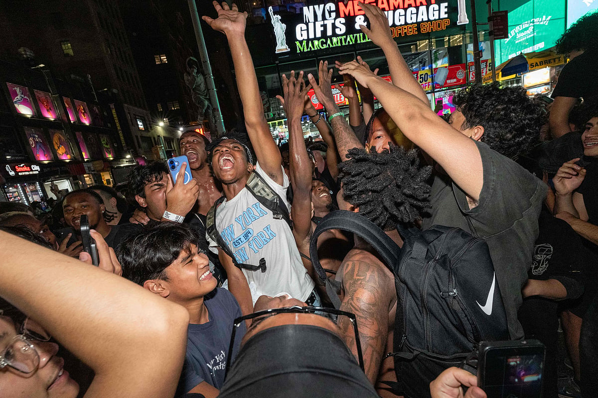 New York Knicks fans celebrate after winning Game 4 of the NBA Finals between New York Knicks and San Antonio Spurs, on 11 June 2026 in New York City. 