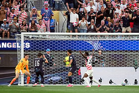 USA Leads Paraguay 1-0 in World Cup Match
