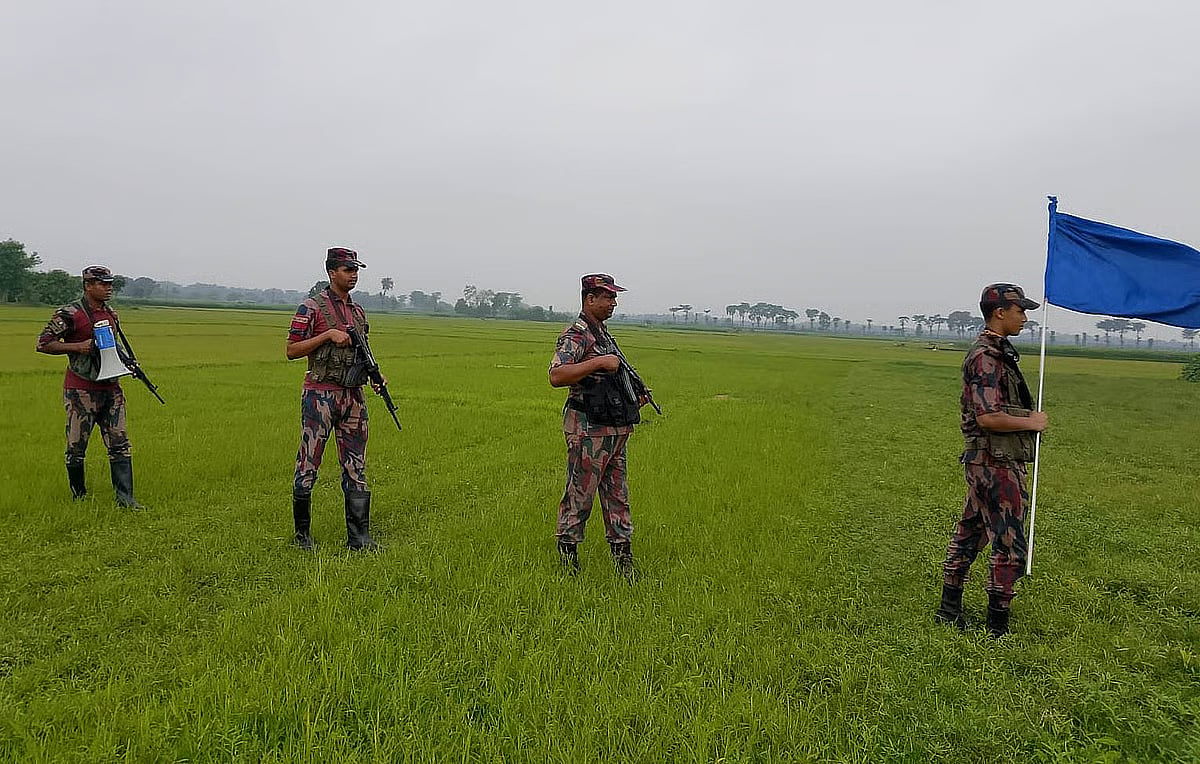 Members of 6 BGB Battalion are on alert as India's BSF tried to push some people in Bangladesh through Chuadanga border early on 14 JUne 2026