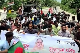BCL Blocks Highway in Gopalganj Protesting Mujib Mural Vandalism