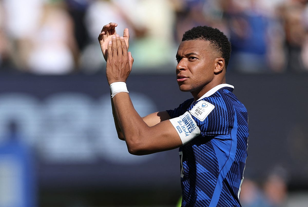 Football - FIFA World Cup 2026 - Group I - France v Senegal - New York/New Jersey Stadium, East Rutherford, New Jersey, U.S. - June 16, 2026 France's Kylian Mbappe applauds fans after the match