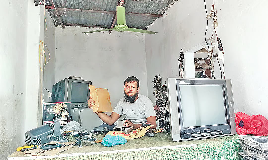 There is no electricity. Efforts to repair and restart the malfunctioning equipment have remained suspended. The power outage occurred at around 4:45 pm on 17 June2026 in the Munshipara area of Dinajpur town.