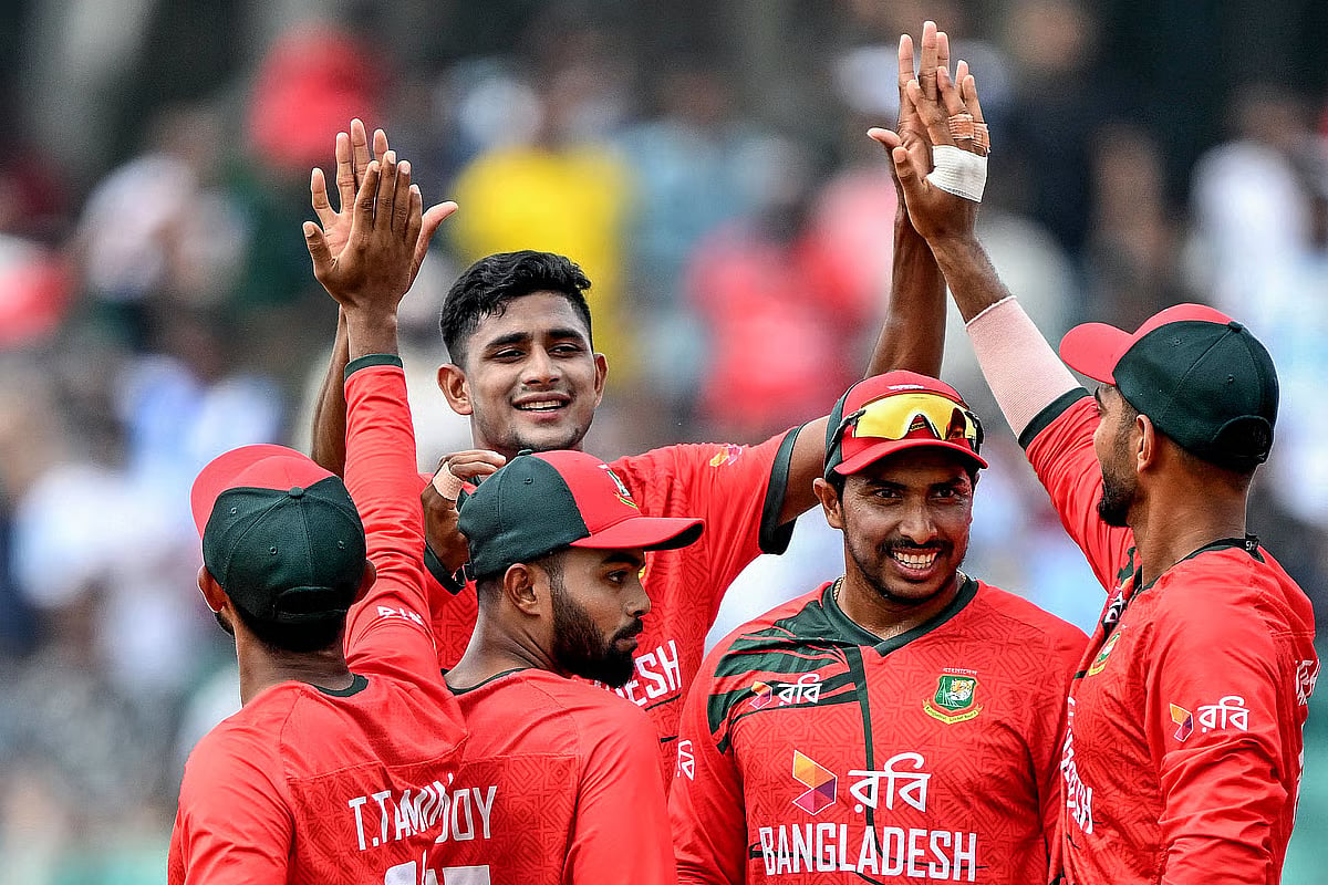 Nahid Rana celebrates a wicket of Australia with team mates in the second T20I Match at Chattogram on 19 June 2026