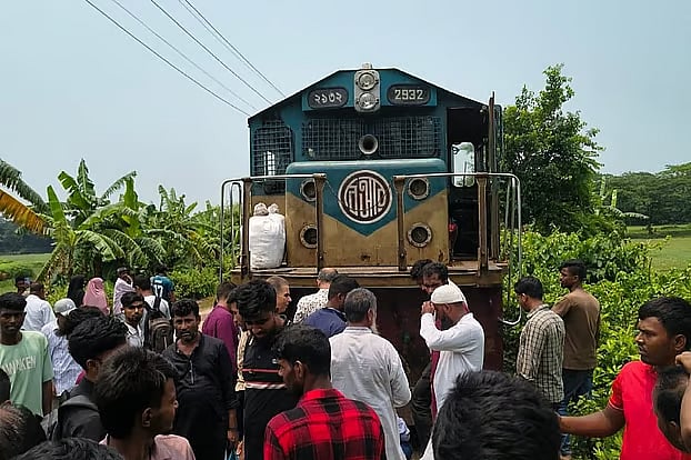 On 15 June, the coupling hook between the engine and coaches of the Jamalpur Express broke in the Gafargaon area, causing the locomotive to become detached.