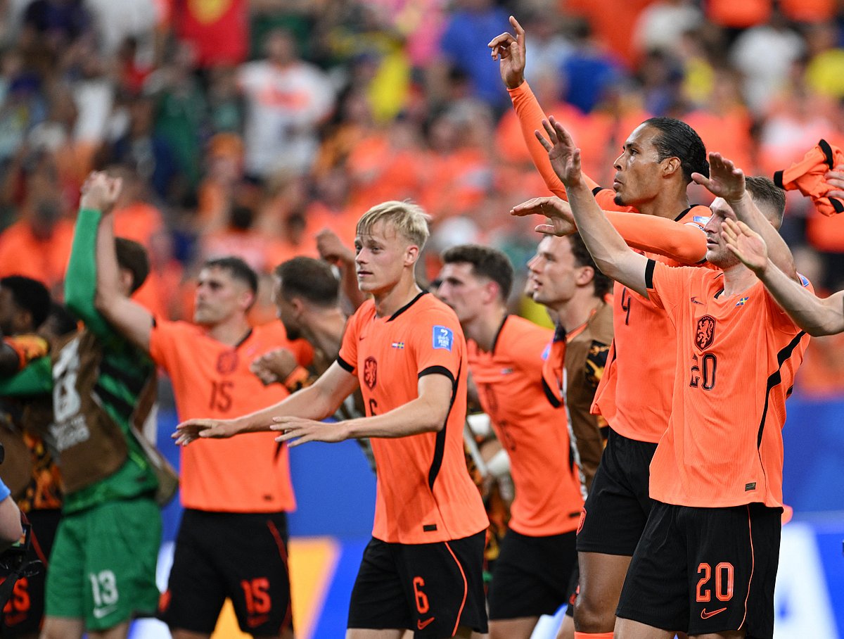Football - FIFA World Cup 2026 - Group F - Netherlands v Sweden - Houston Stadium, Houston, Texas, U.S. - June 20, 2026
Netherlands' Jan Paul van Hecke, Virgil van Dijk and Teun Koopmeiners celebrate after the match