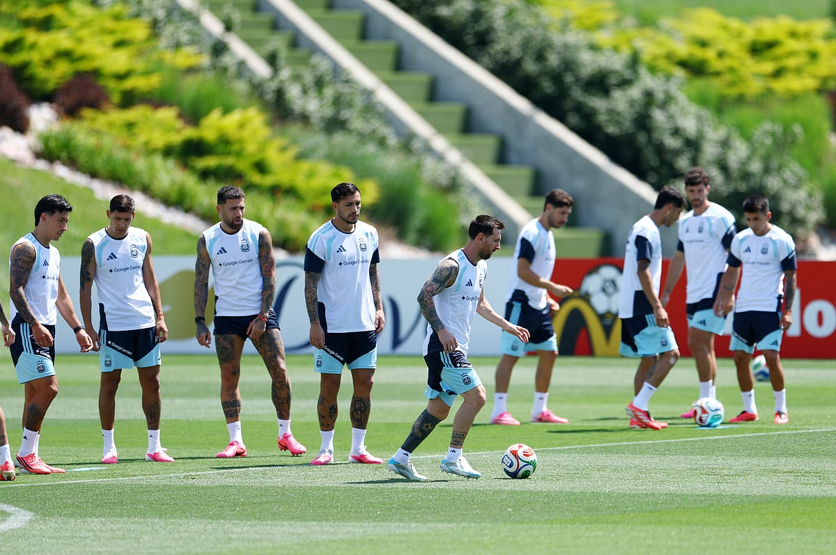 Soccer Football - FIFA World Cup 2026 - Argentina Training - Sporting KC Training Centre, Kansas City, Kansas, U.S. - June 19, 2026
Argentina's Lionel Messi with teammates during training