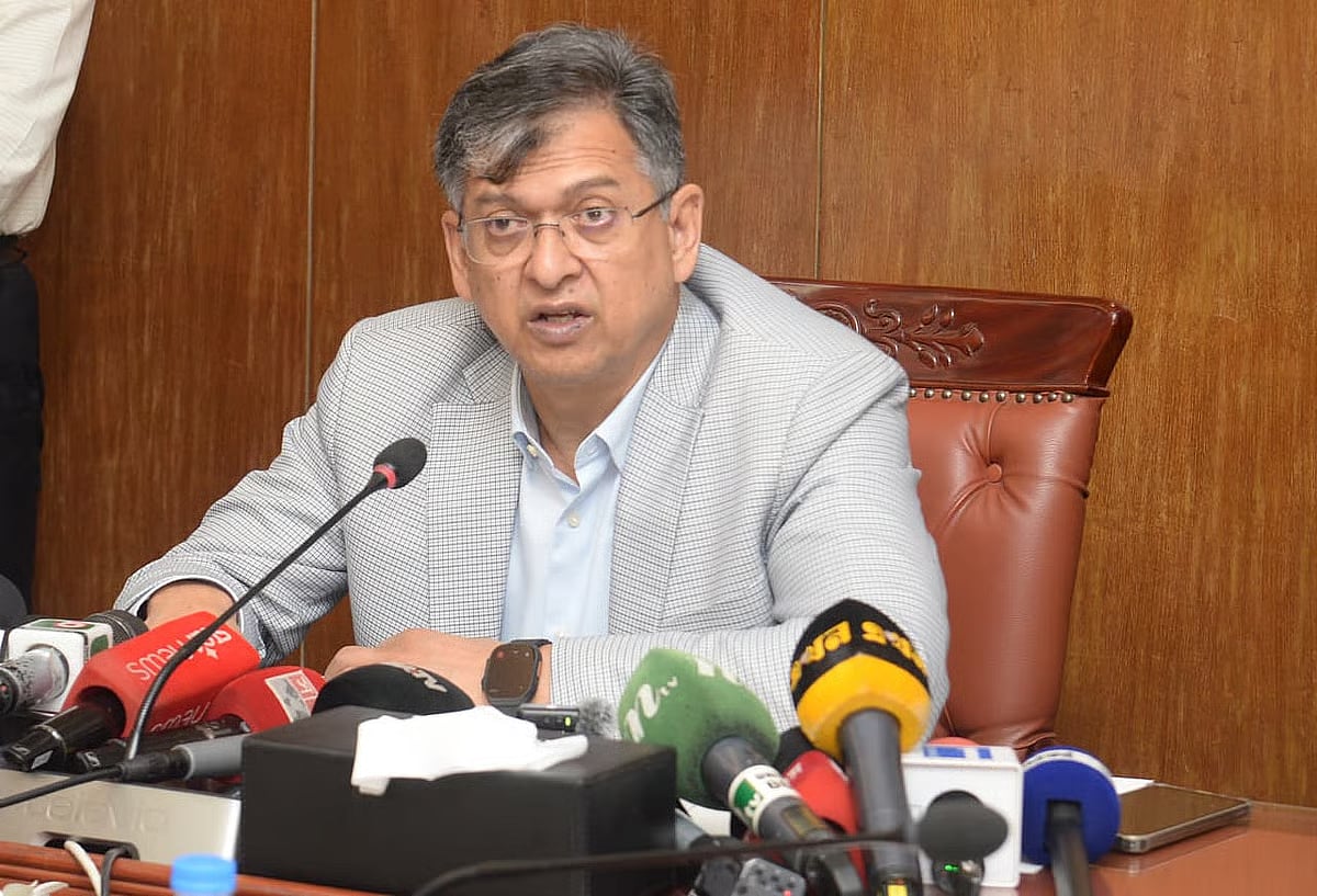 Home Minister Salahuddin Ahmed on 20 June 2026 speaks to journalists at the Ministry of Home Affairs conference room at the Secretariat about efforts to bring former IGP Benazir Ahmed back to Bangladesh.