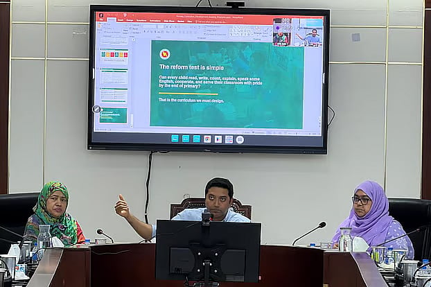 State Minister Bobby Hajjaj speaks at a consultation meeting on the development of the primary education curriculum.