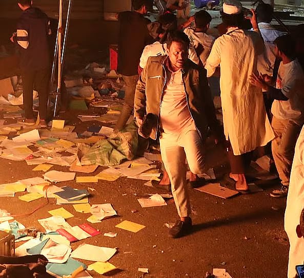 Anwar Hossain during the attack on Prothom Alo office at Karwan Bazar, Dhaka