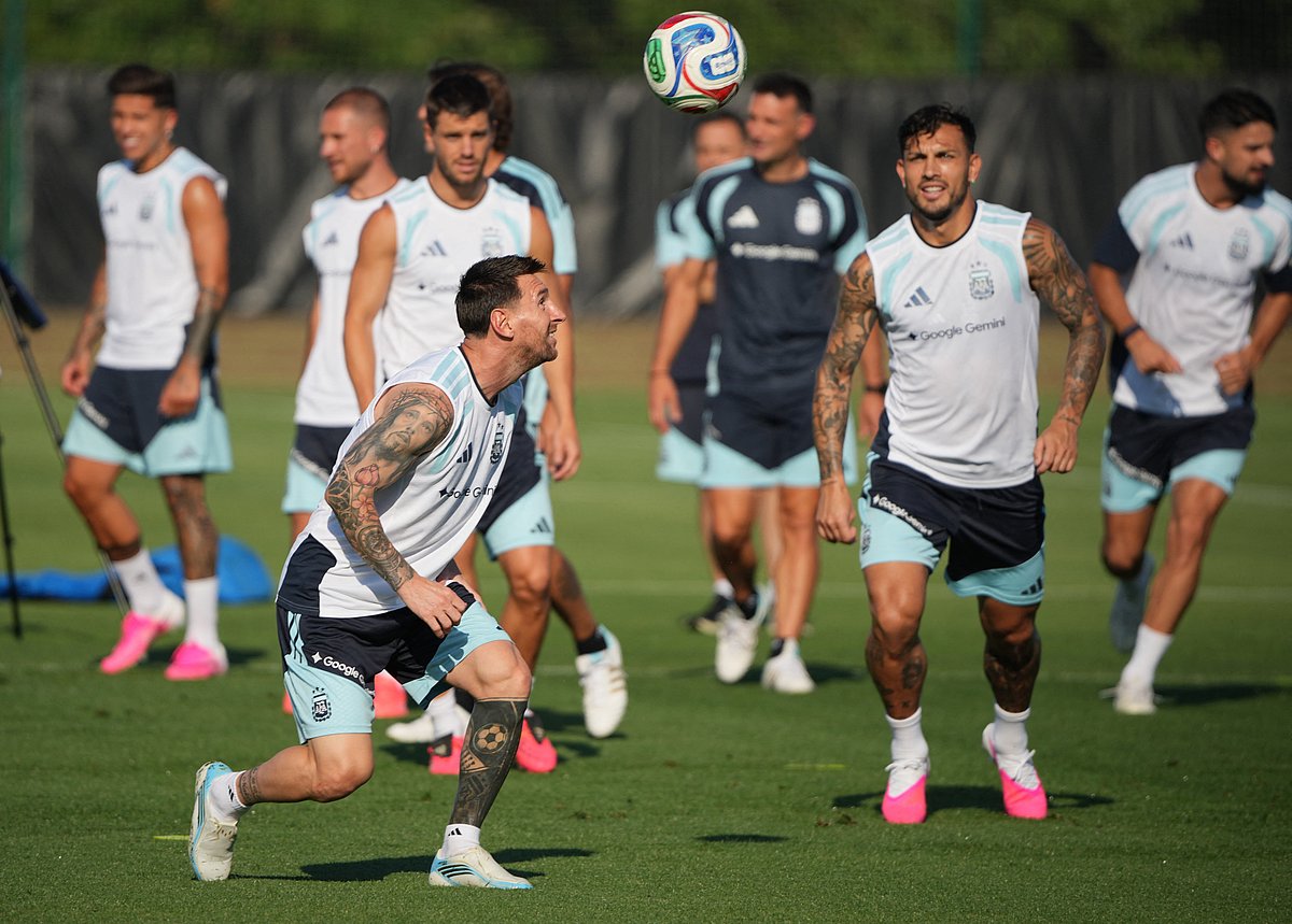Argentina's Lionel Messi, Leandro Paredes, and teammates during training at Sporting KC Training Centre, Kansas City, Kansas, U.S. - June 24, 2026