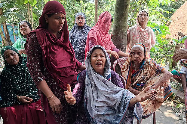 Relatives of the mother and daughters killed in Lakshmipur’s Raipur break down in grief at their home in Lotia village of Homna upazila, Cumilla, on 26 June. 