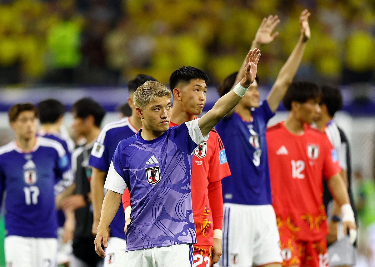 Football - FIFA World Cup 2026 - Group F - Japan v Sweden - Dallas Stadium, Arlington, Texas, U.S. - June 25, 2026
Japan's Ritsu Doan salutes their fans after the match