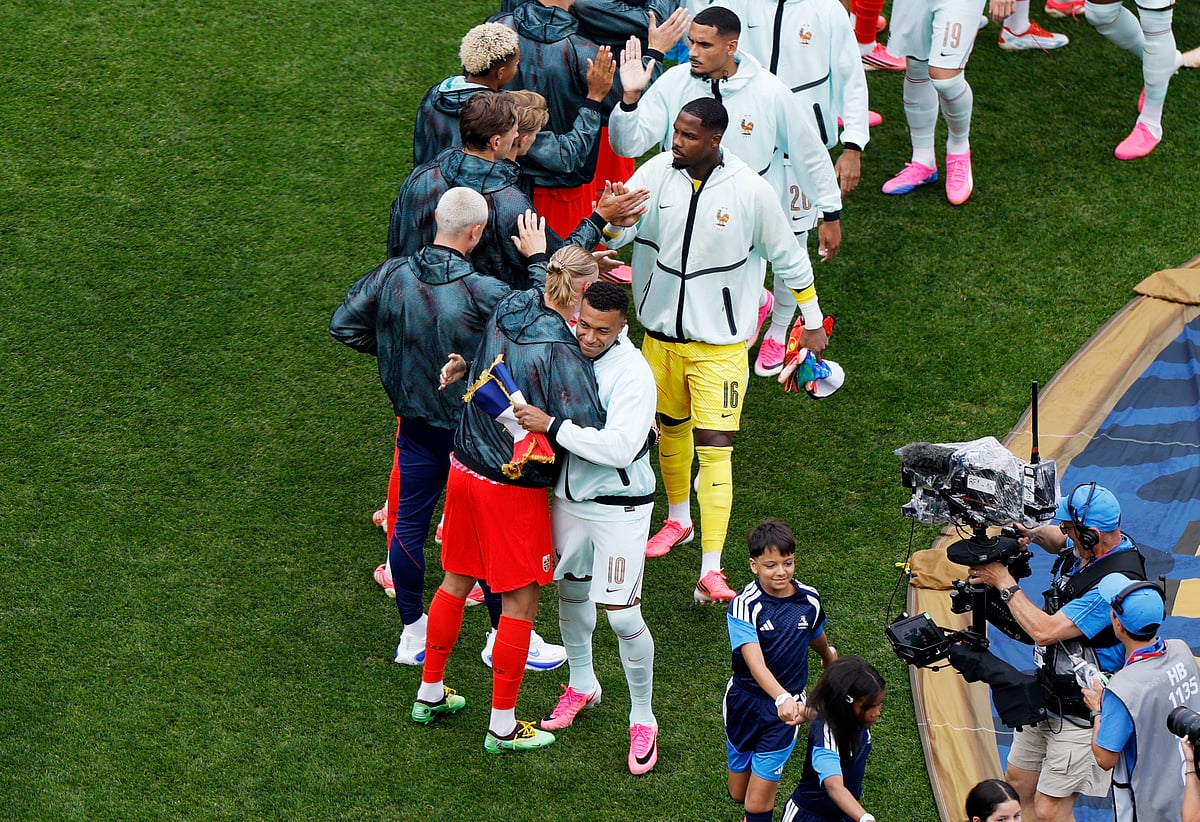 Football - FIFA World Cup 2026 - Group I - Norway v France - Boston Stadium, Foxborough, Massachusetts, U.S. - June 26, 2026
Norway's Erling Haaland and France's Kylian Mbappe embrace before the match