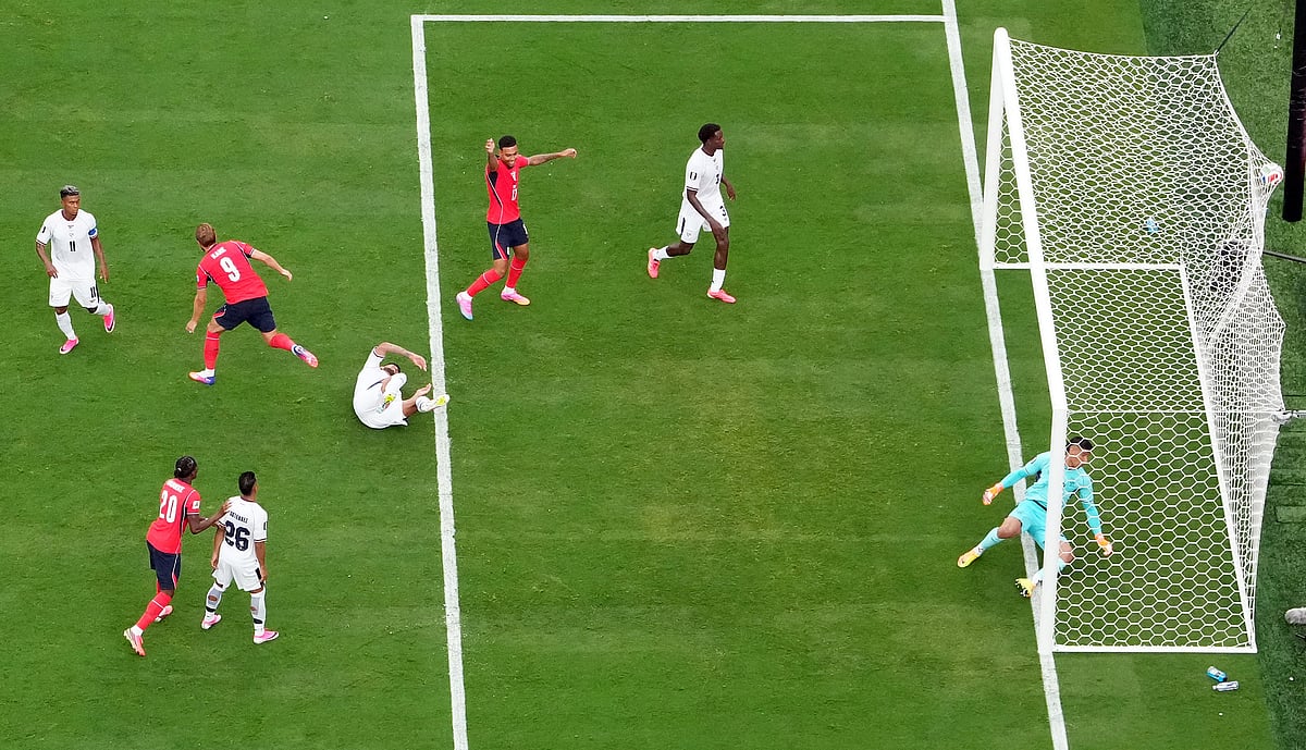 Football - FIFA World Cup 2026 - Group L - Panama v England - New York/New Jersey Stadium, East Rutherford, New Jersey, U.S. - June 27, 2026
England's Harry Kane celebrates scoring their second goal with Morgan Rogers and Noni Madueke